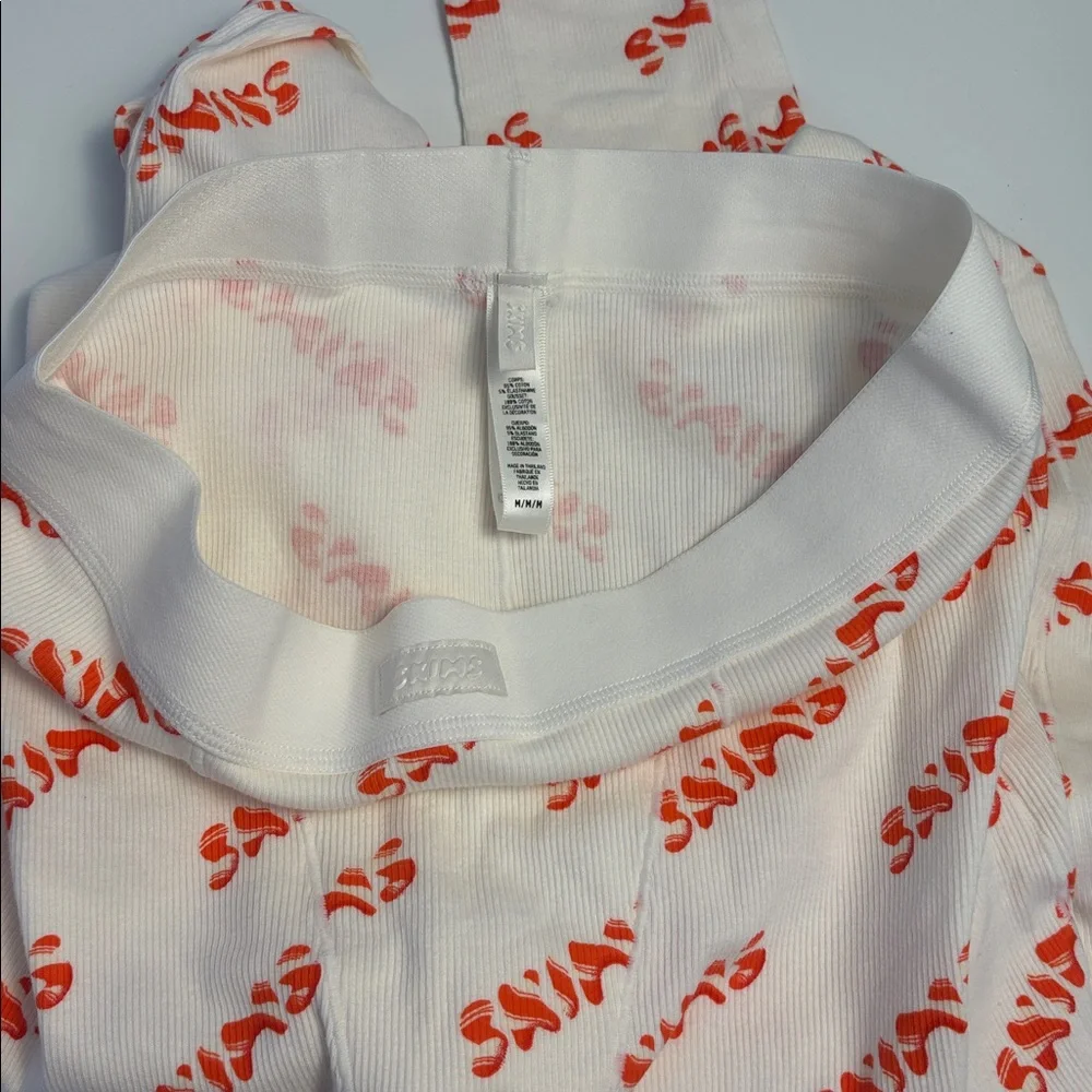 Limited Edition SKIMS Holiday Candy Cane Print Leggings🎄 NWOT | M | - Picture 6 of 8